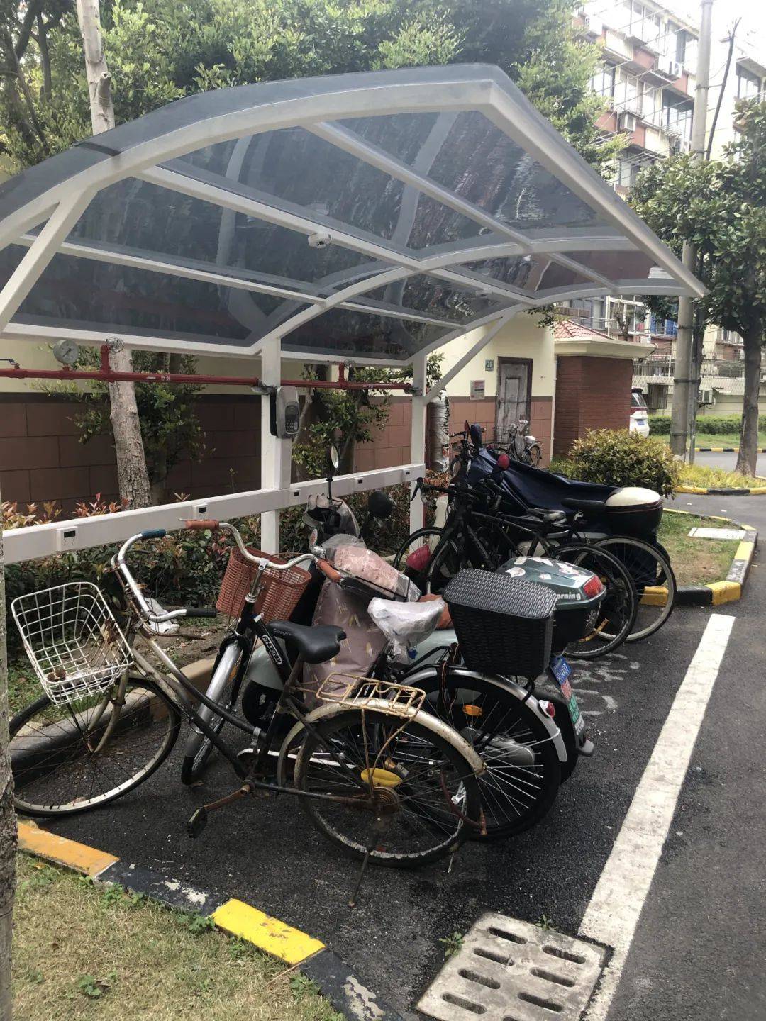 【我为群众办实事】林云 三驾马车齐发力林云社区停车棚旧貌换新
