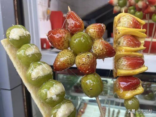 火爆全国！济南街头买“奶皮子糖葫芦”的队排了100多米有店主